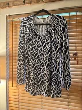 Wonderly Women’s XL Jersey knit dress shirt
